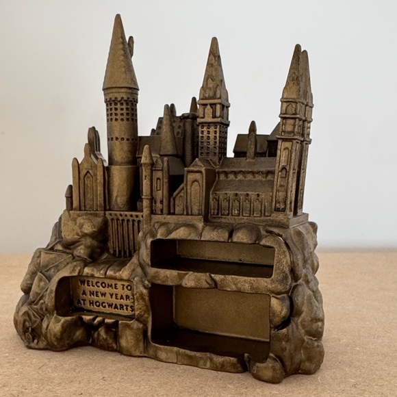 Hallmark Hogwarts Perpetual Calendar - Picture 3 of 6